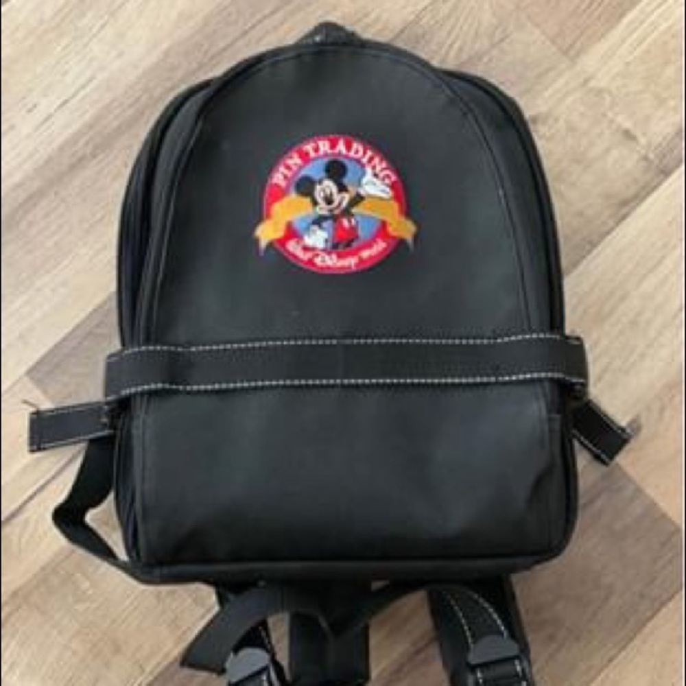 Disney pin traders backpack and 90 pins